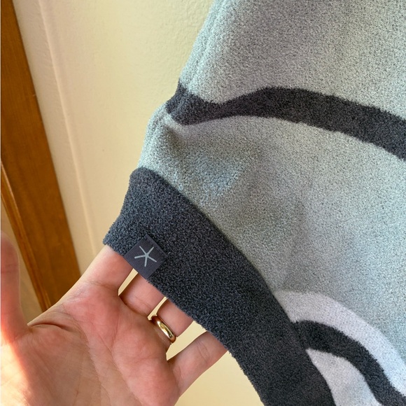 NWT Barefoot Dreams CozyChic Ultra Lite Ocean Breeze Poncho - Picture 4 of 9